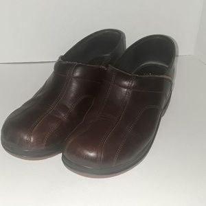 Dansko clog shoes. Brown leather. Classic style.